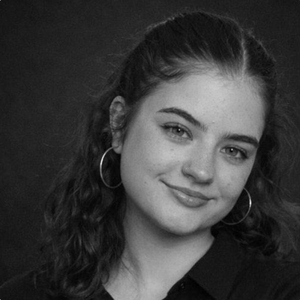 Rhiannon Headshot
